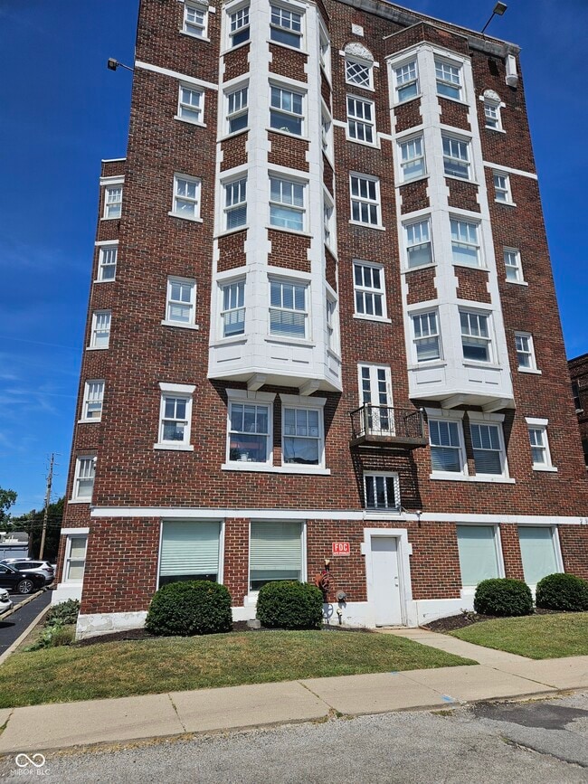 Foto del edificio - 230 E 9th St