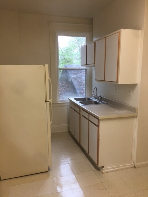 KITCHEN - 309 Williams St
