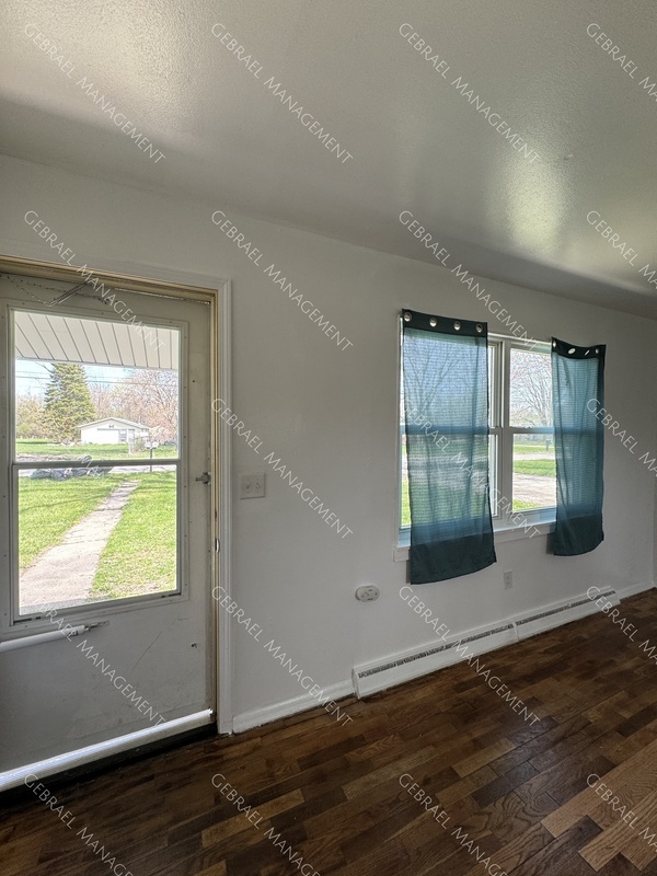 Building Photo - 3145-3145 Walters Dr