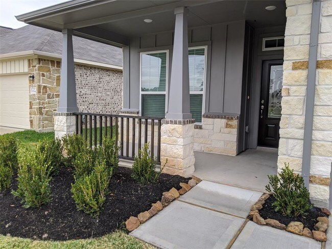 Building Photo - 15403 Lakewood Terrace Dr