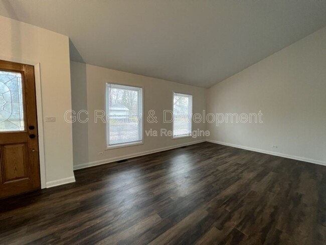 Building Photo - 231 Ridgefield Ln