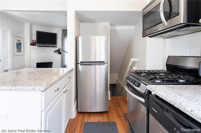 Kitchen - 15008 Saint Paul St