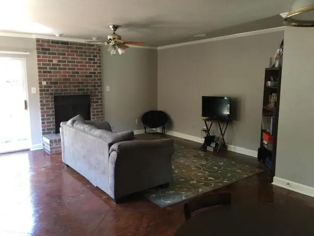 Viviendo - 117 Addison St