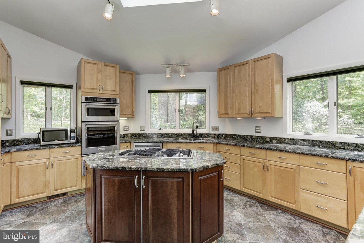 Primary Photo - 10373 Currycomb Ct