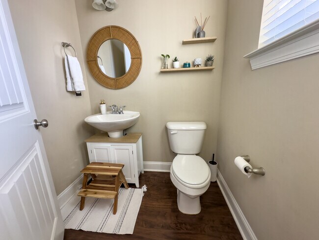 Building Photo - 206 Willow Ridge Dr