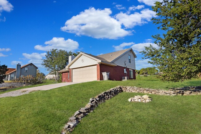 Building Photo - 3350 Sally Cir