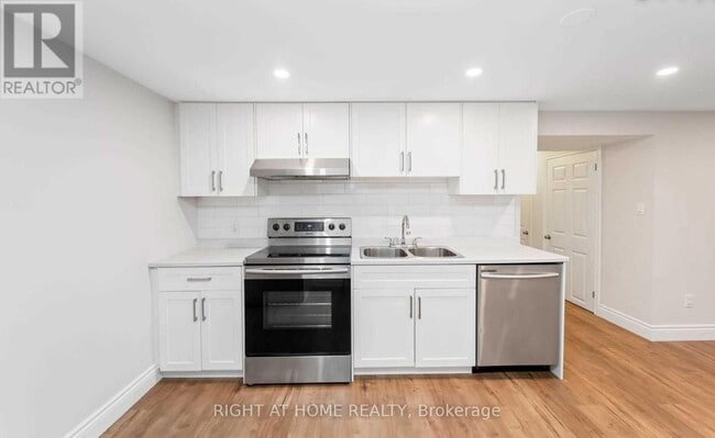 Building Photo - 459 Nipigon St