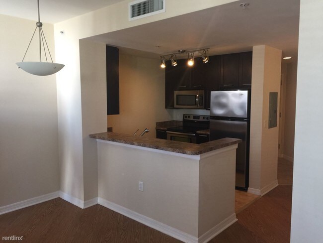 Building Photo - 6610 SW 57th Ave
