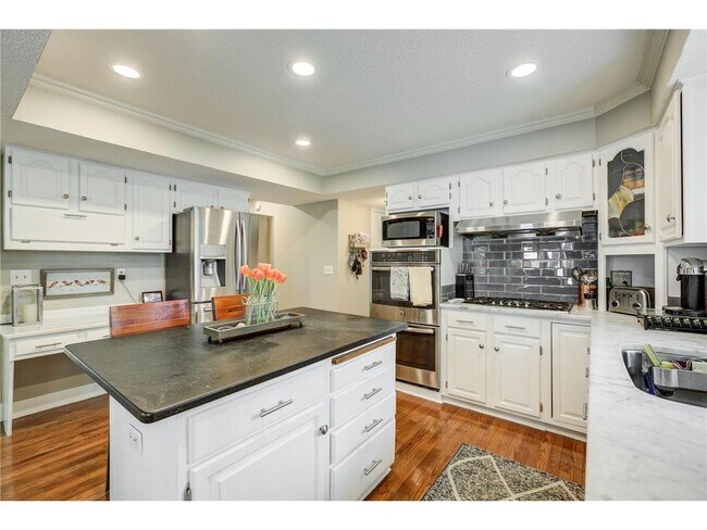 Building Photo - 1547 Bluebird Ln