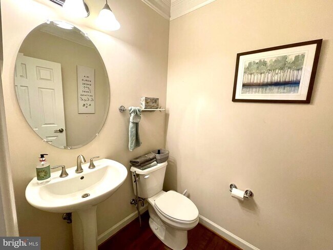 Building Photo - 6365 N Nottingham St