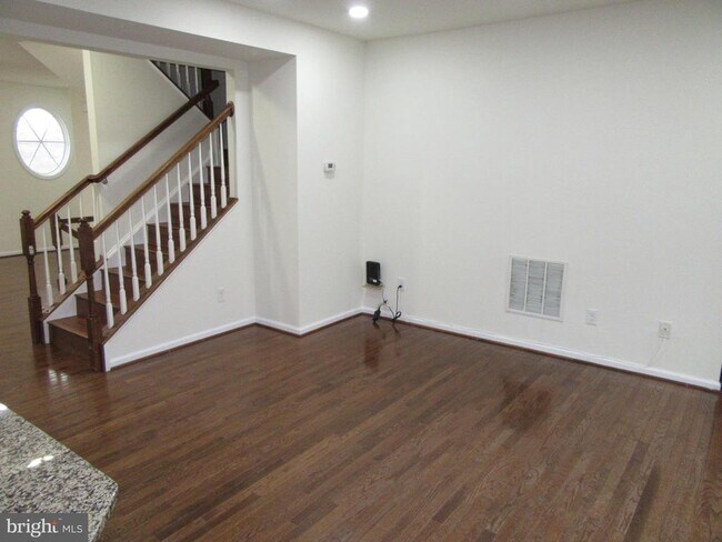 Building Photo - 1322 Madison Ln