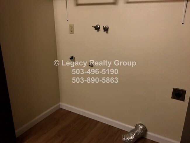 Building Photo - Duplex with Large Yard