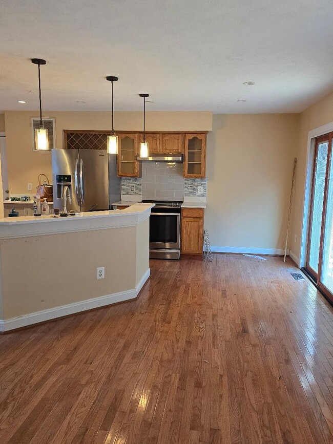 Building Photo - 21966 Springwood Ct