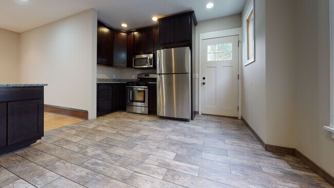 Foto del edificio - Affordable five bedroom house close to U o...