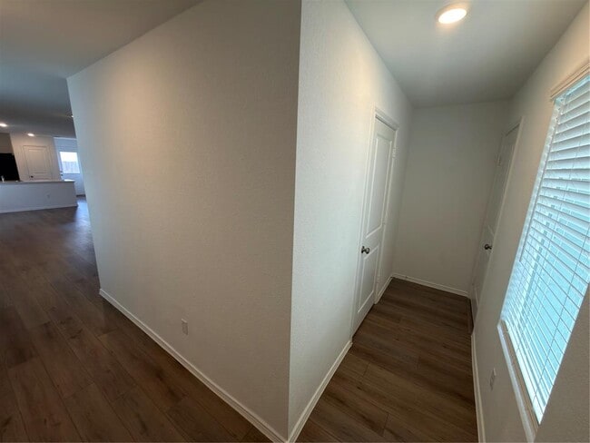 Building Photo - 296 Agate Clf Dr