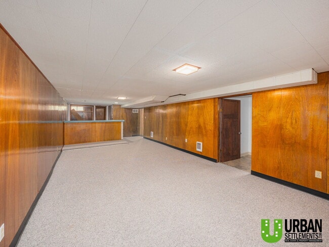 Building Photo - 520 W Barnes Rd