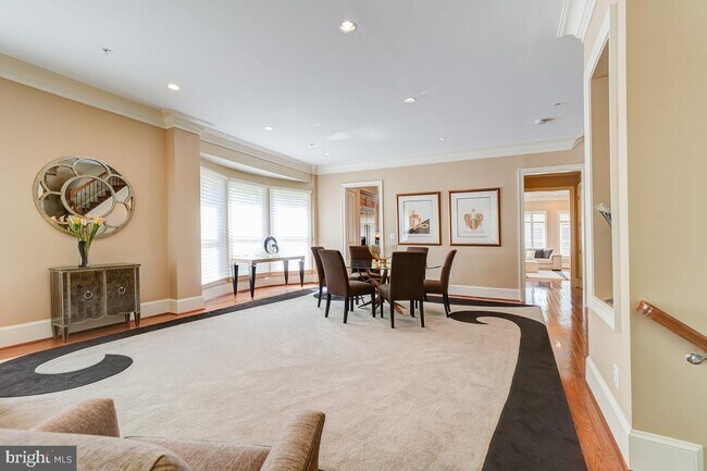 Foto del edificio - 7812 Cadbury Ave