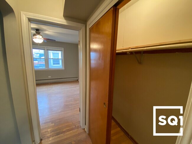 Foto del edificio - 6104 W Gunnison St