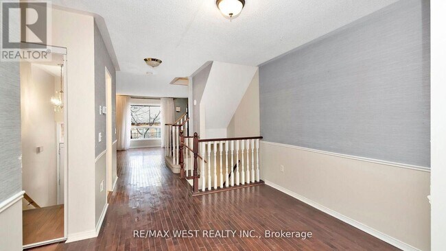 Building Photo - 50-50 Strathaven Dr