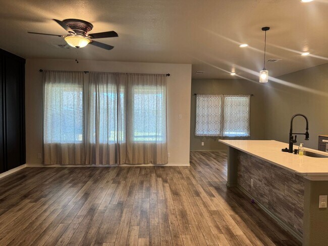 Foto del edificio - Meridian 4 bedroom 3.5 home ready for move...