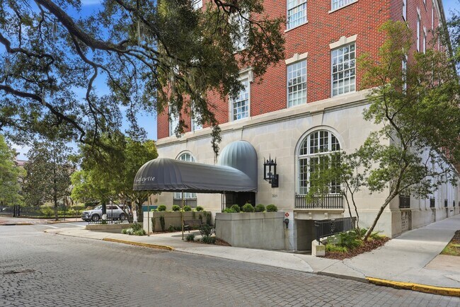 Foto del edificio - 321 Abercorn St