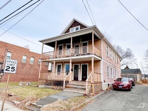 Building Photo - 694 Main St