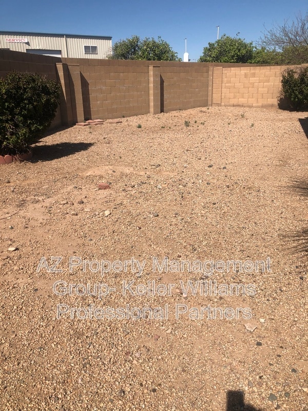 Foto del edificio - 16906 N Briarwood Dr
