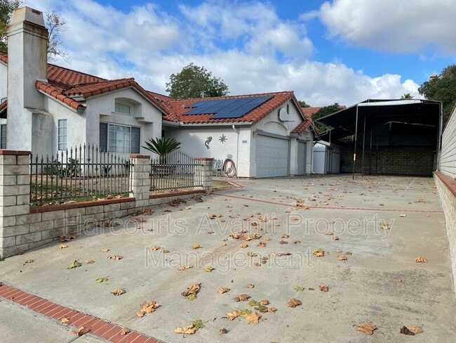 Building Photo - 888 W Felicita Ave