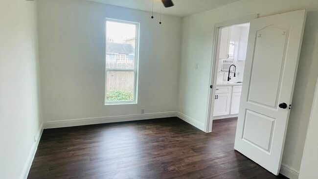 Foto del edificio - 413 N Live Oak St