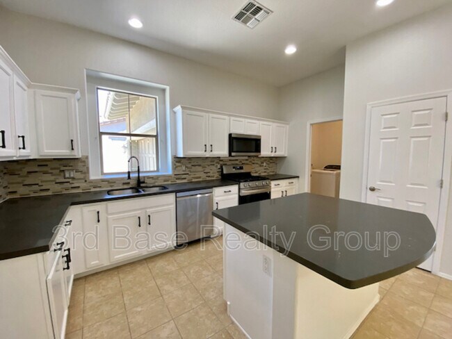Building Photo - 3967 N Founder Cir