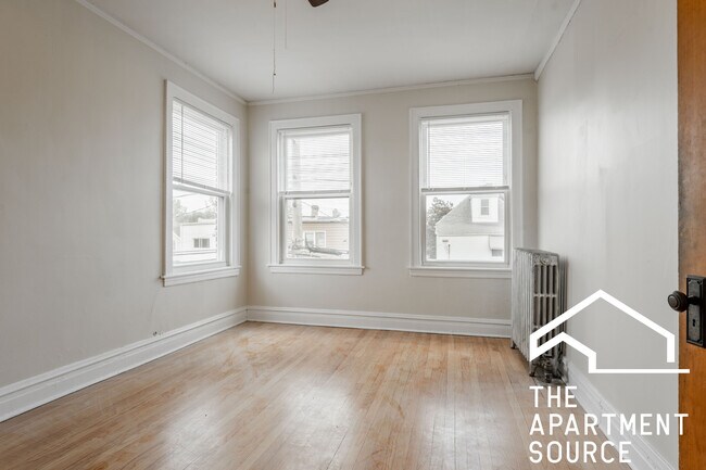 Building Photo - 4828 W Addison St