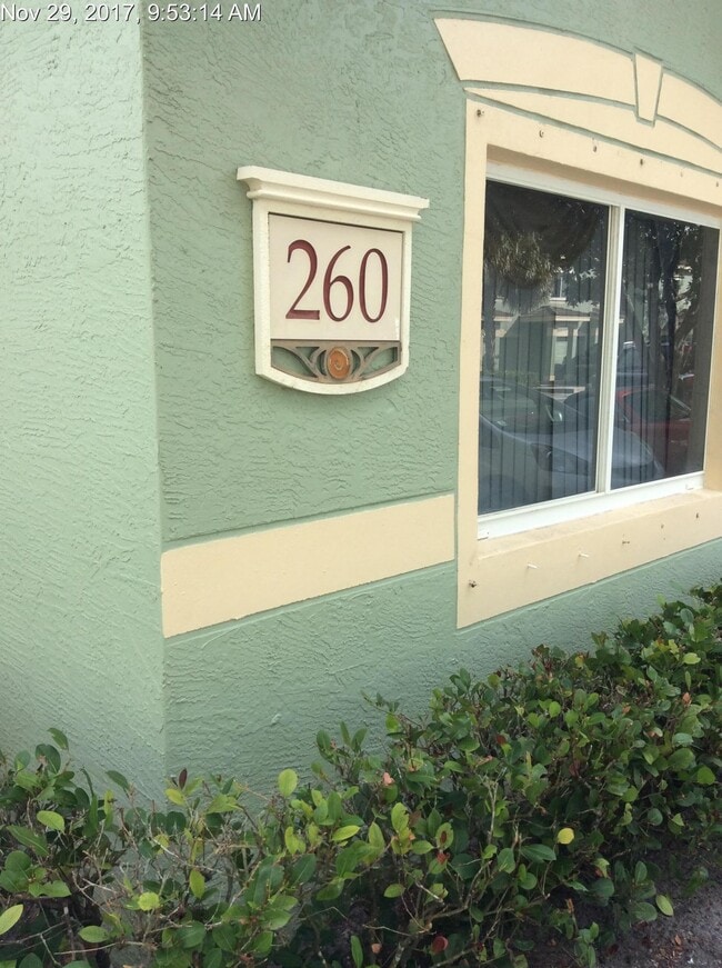 Building Photo - 260 Crestwood Cir