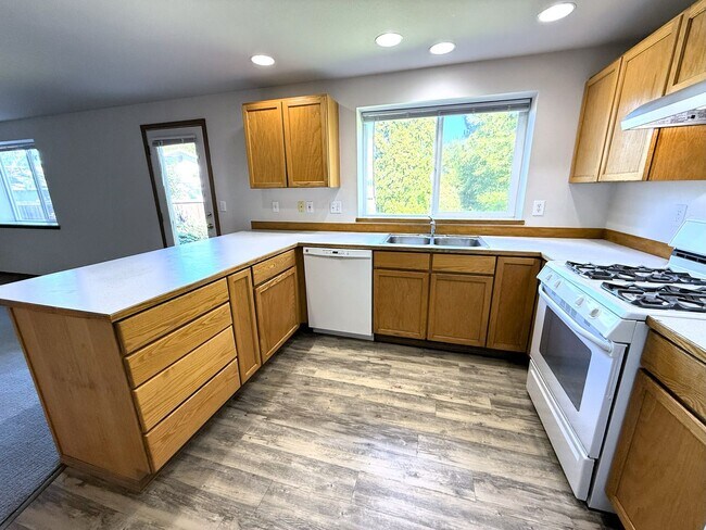 Foto del edificio - BONUS RENT SPECIAL! 3 Bed on Cul-de-sac wi...