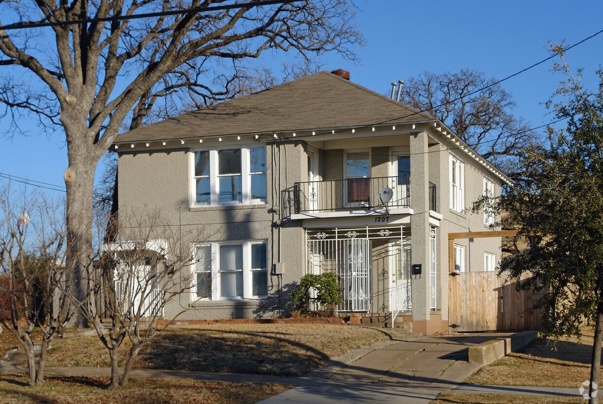 Primary Photo - 1205-1207 N Madison Ave
