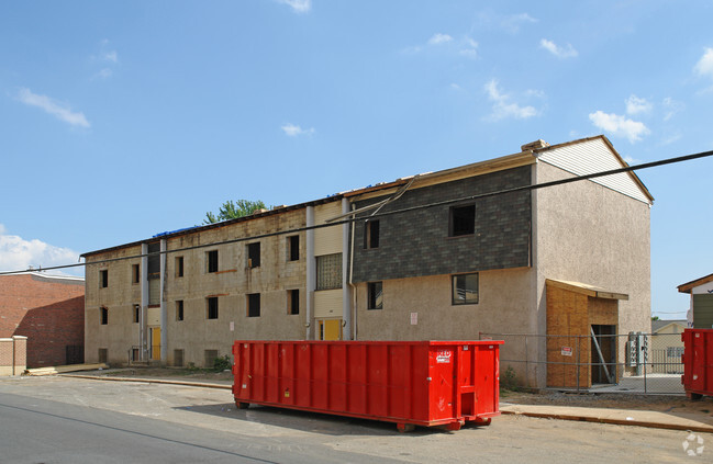 Foto del edificio - Clayton Court Apartments