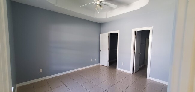 Building Photo - 410 E Austin St