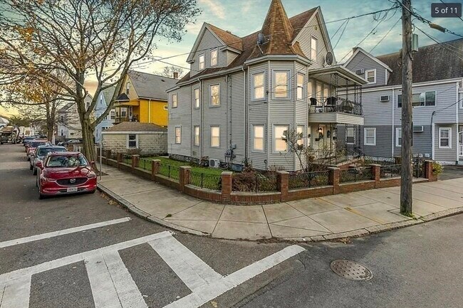 Foto del edificio - 75-77-77 Lebanon St