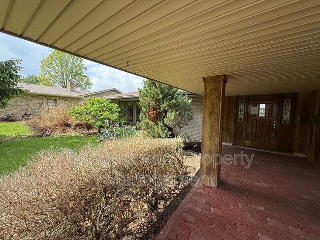 Building Photo - 2135 E Rahn Rd