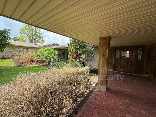 Photo - 2135 E Rahn Rd House