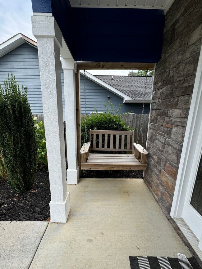 Building Photo - Nice 3/2.5 House in Shannon- $2,195