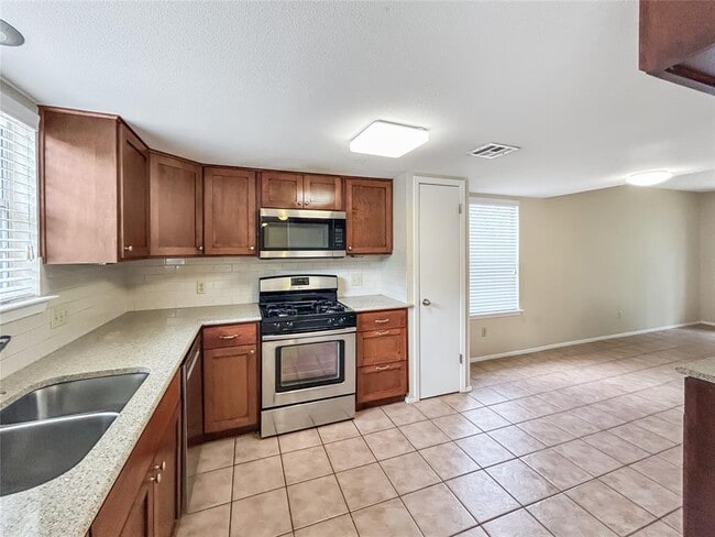 Building Photo - 12107 Tanglebriar Trail