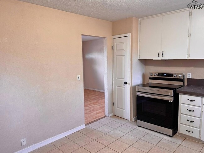 Building Photo - 2709 Palmetto Dr