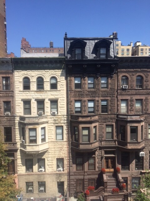 Building Photo - 54 W 75th St