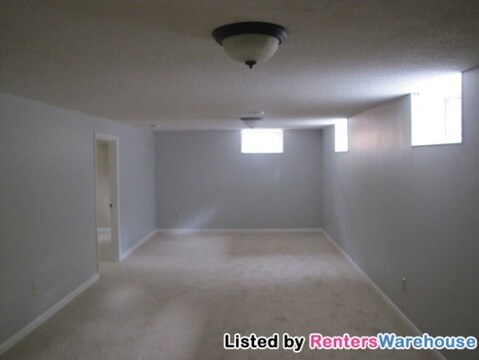 Building Photo - 5290 Edgewood Dr