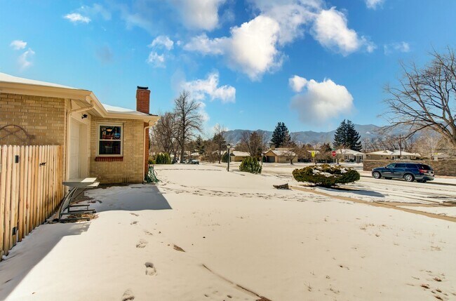 Building Photo - Ranch Style Brick home, charming and convenient!