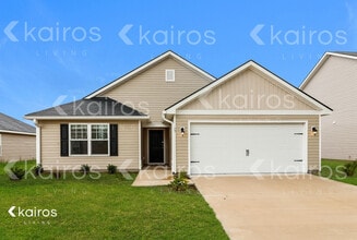 Building Photo - 17 Red Oak Dr.