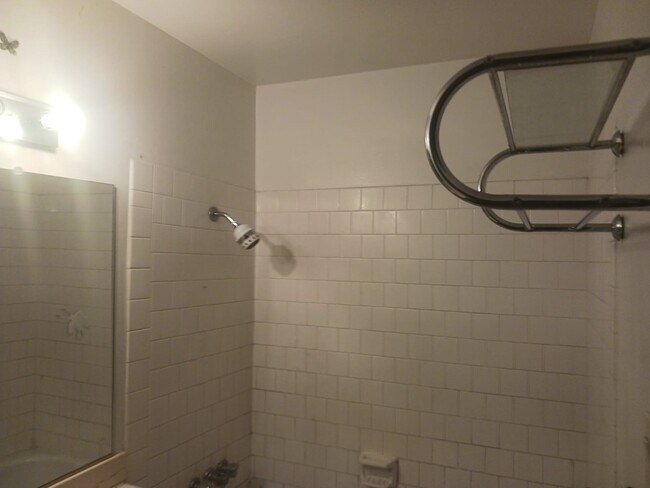 Building Photo - 1152 Clinton Rd