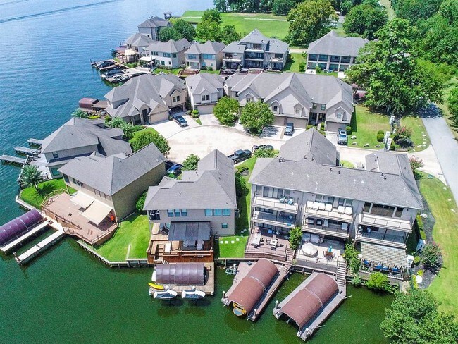 Building Photo - 358 Old Aqua Landing E