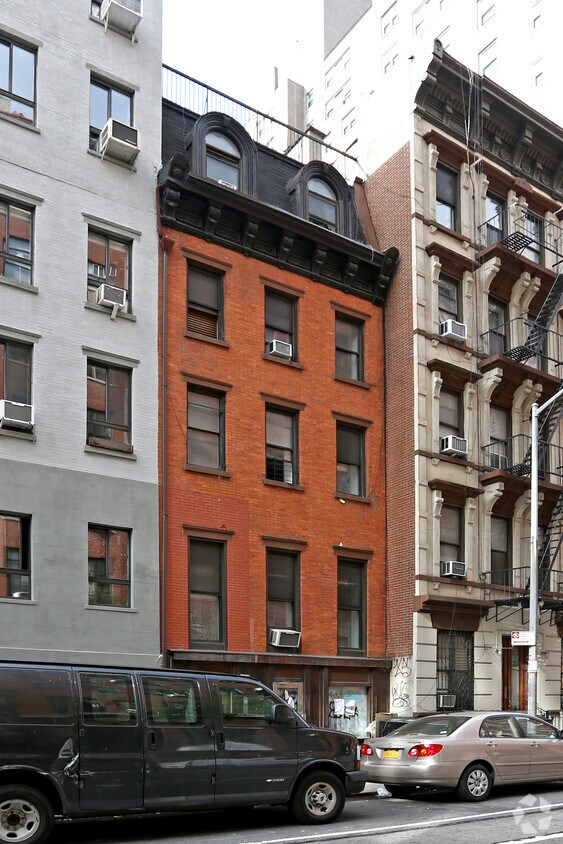 Primary Photo - 156 W 15th St