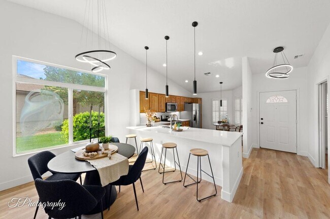 Foto del edificio - 1673 Warm River Dr